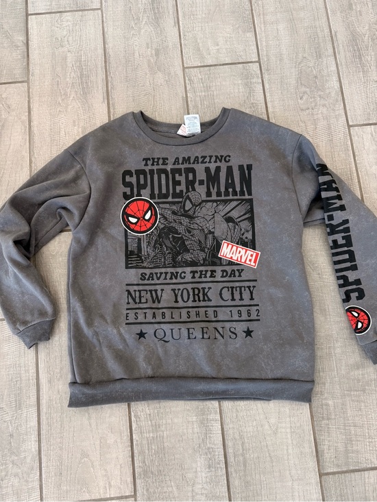 Marvel Sweaters - Marvel Spider-Man Graphic Crewneck Sweater in Gray with Red Accents